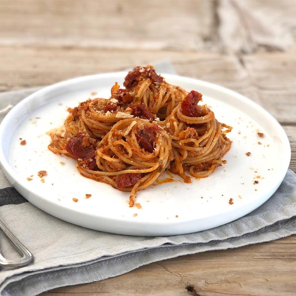 Vollkornspaghetti, Pesto Rosso und getrocknete Tomaten